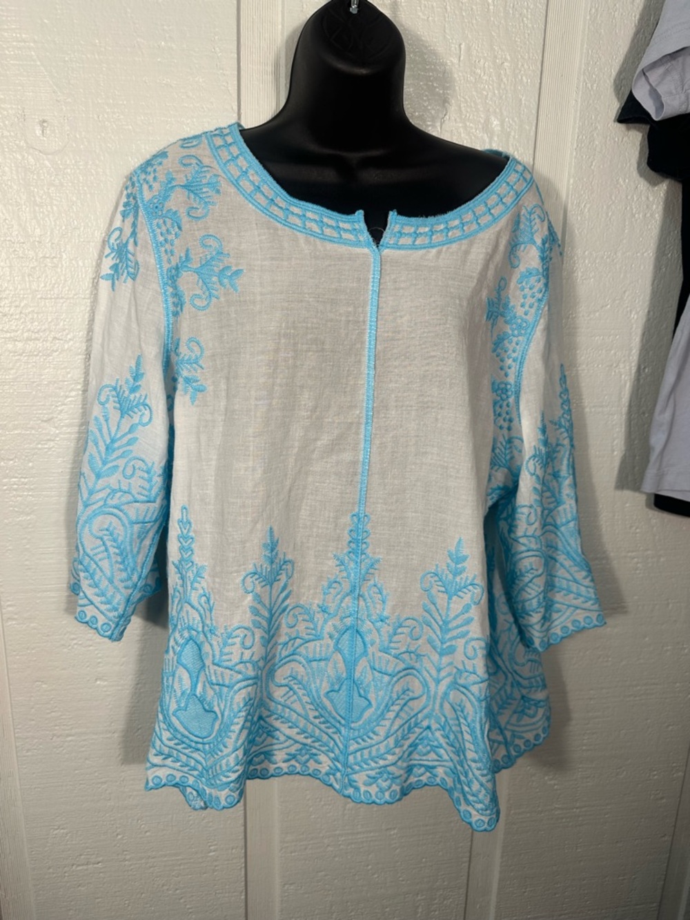 Chicos Blue and Ivory Top No Size EUC